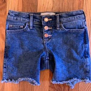 Girls 5/6 abercrombie shorts.